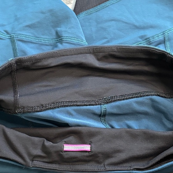 Lululemon Run: For Your Life Crop • Size 8 • Alberta Lake • Rare Running Capri - Picture 8 of 8